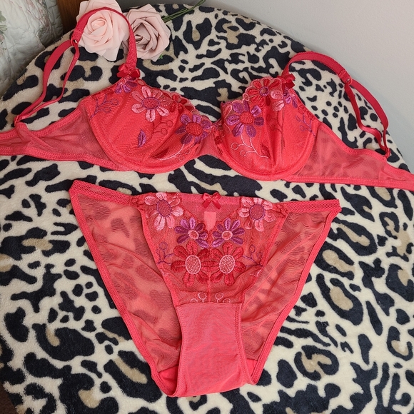 New Vintage Victoria's Secret Crazy Daisy Bra/ Panty Set 34C/sm 🌸 - Picture 7 of 11
